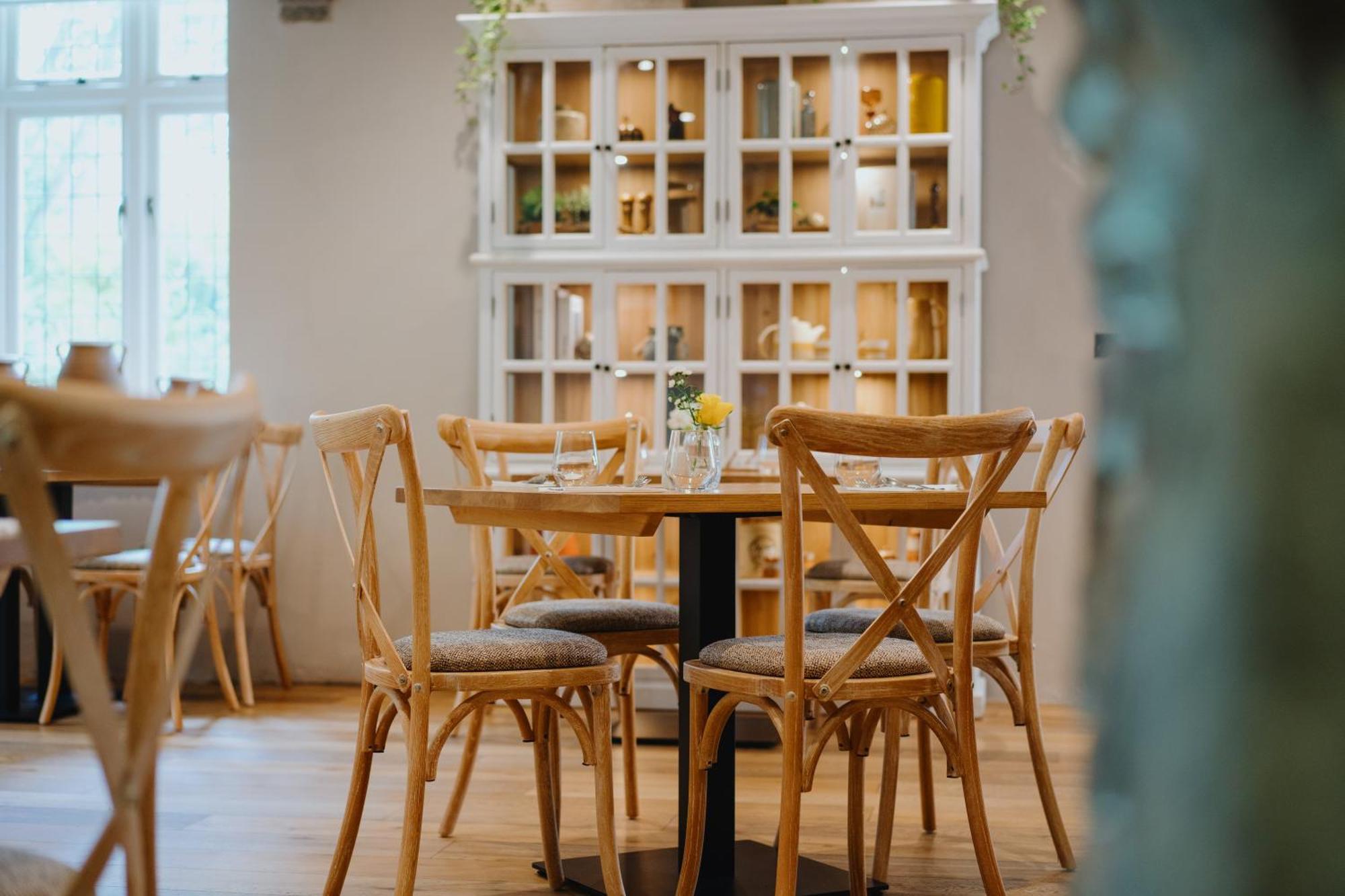 Lanelay Hall Hotel & Spa هينسول المظهر الخارجي الصورة Interior of the restaurant