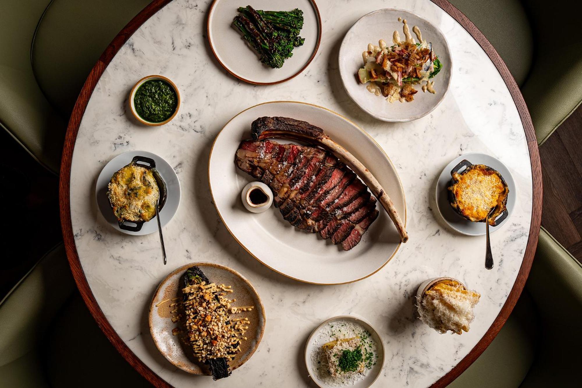 Lanelay Hall Hotel & Spa هينسول المظهر الخارجي الصورة A steak dinner at the restaurant