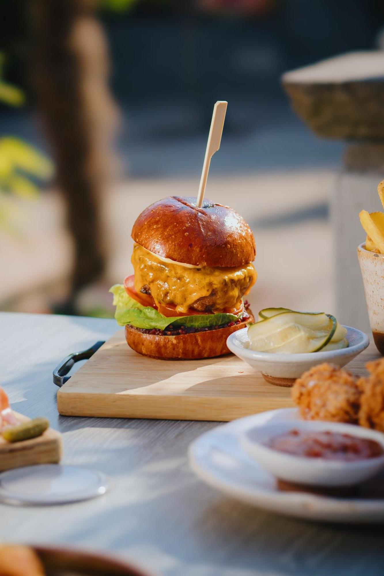 Lanelay Hall Hotel & Spa هينسول المظهر الخارجي الصورة A cheeseburger